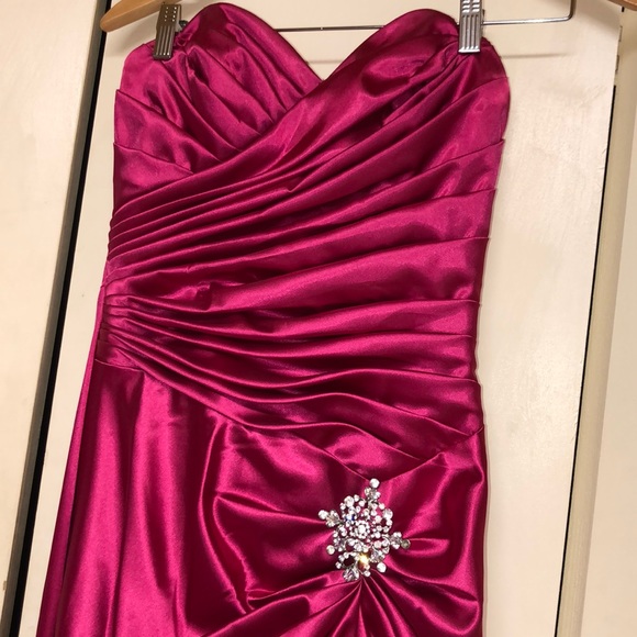 Hot pink gown - Picture 2 of 3